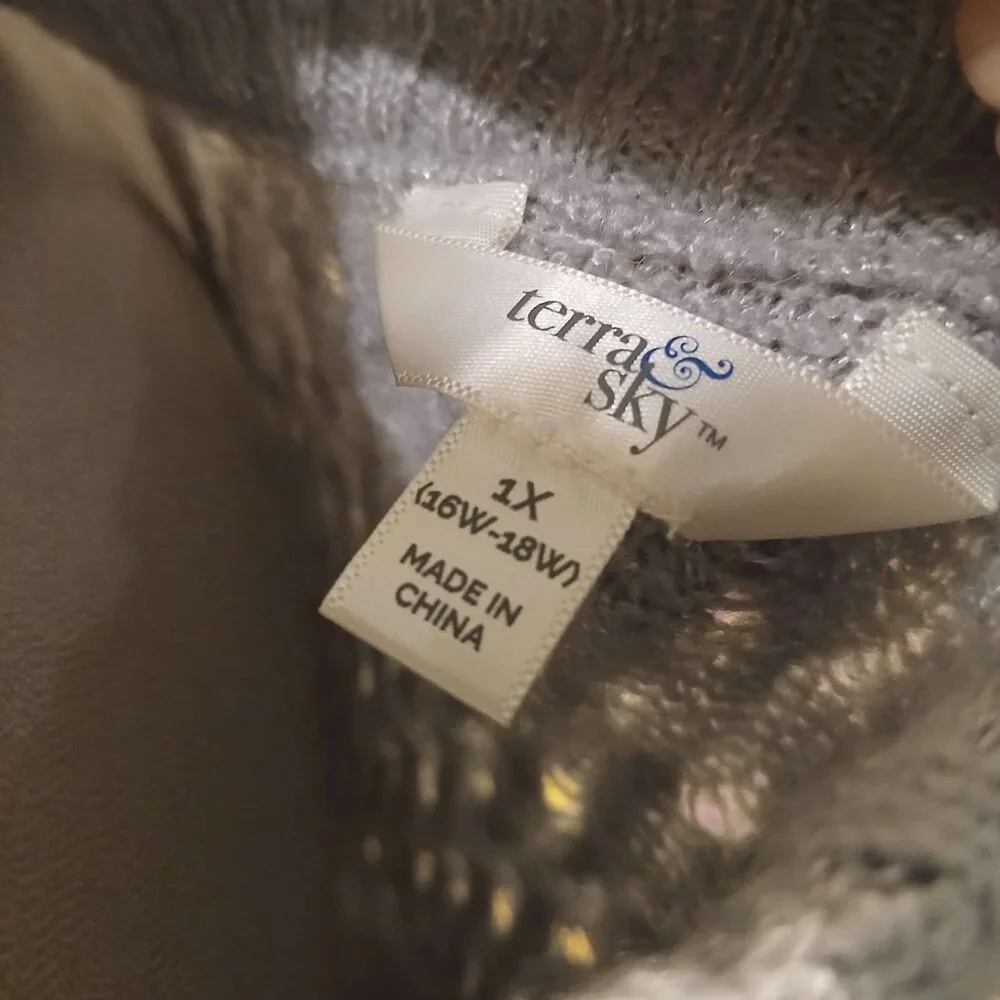 Womans Sweater - Picture 10 of 11